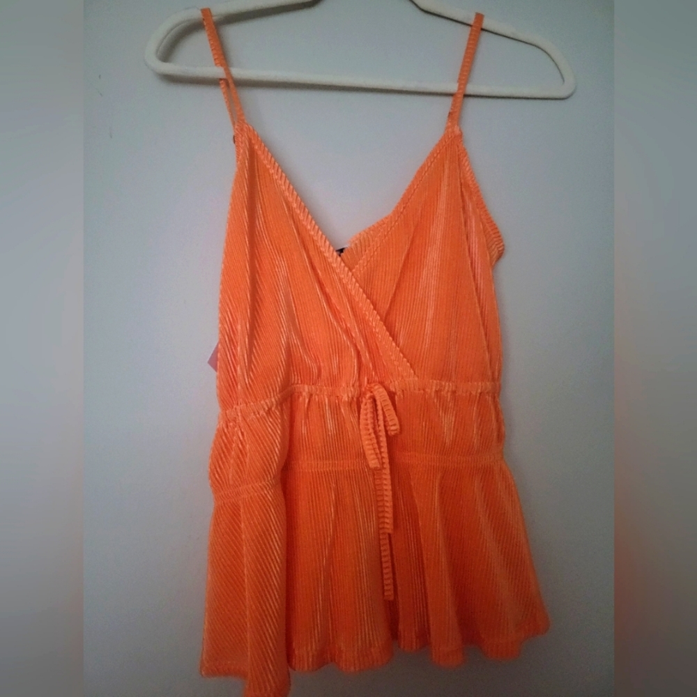 Pleated adjustable tie blouse